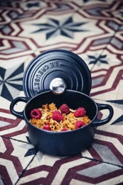 Le Creuset Signature Round Dutch Oven -Robens Sales Store 21177180000430 LS00001 1280x1280