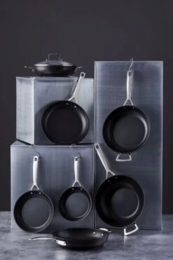 Le Creuset Toughened Nonstick Fry Pan With Glass Lid -Robens Sales Store 51101280010202 51107240010502 51112200010002 LS00004 1280x1280